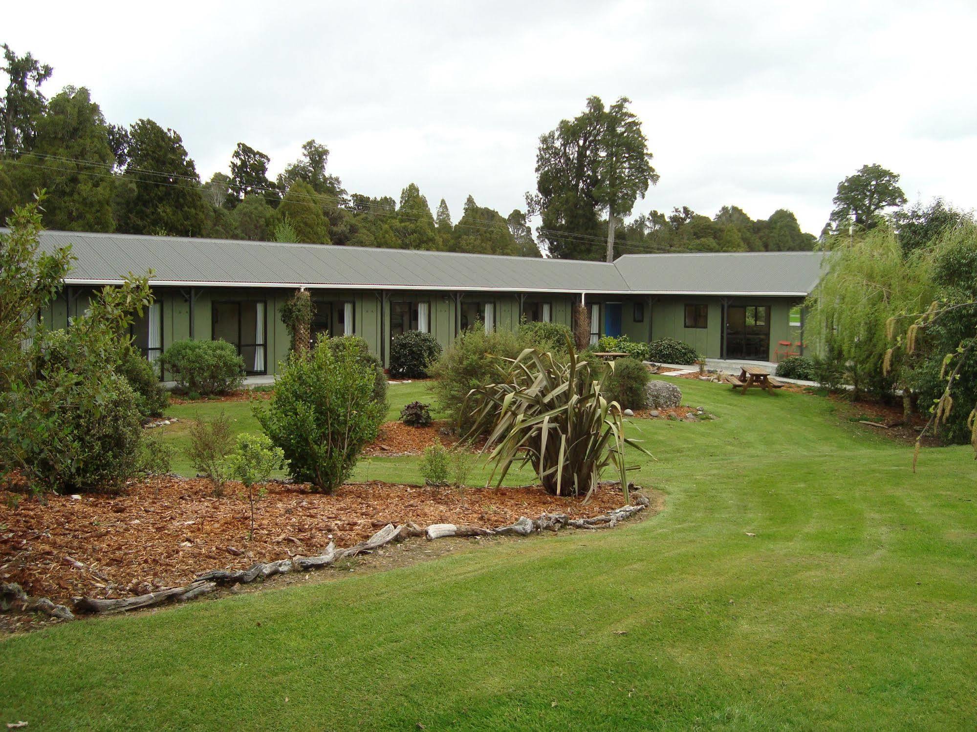 Lake Brunner Country Motel & Holiday Park Moana Exterior photo